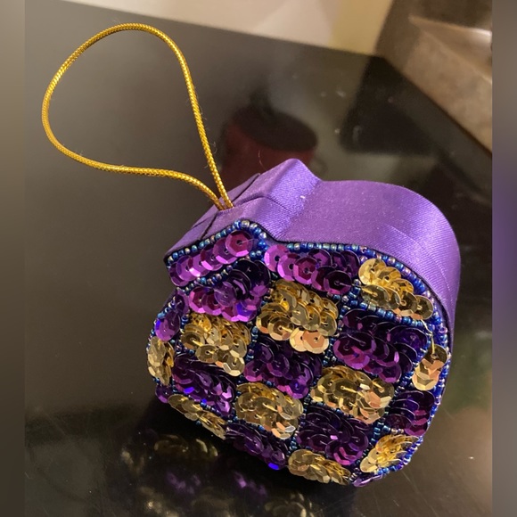 Sparkly Purple Heart Shaped Satin Trinket Box Ornament Size 3.5 x 3.5 x 2 - Picture 3 of 6